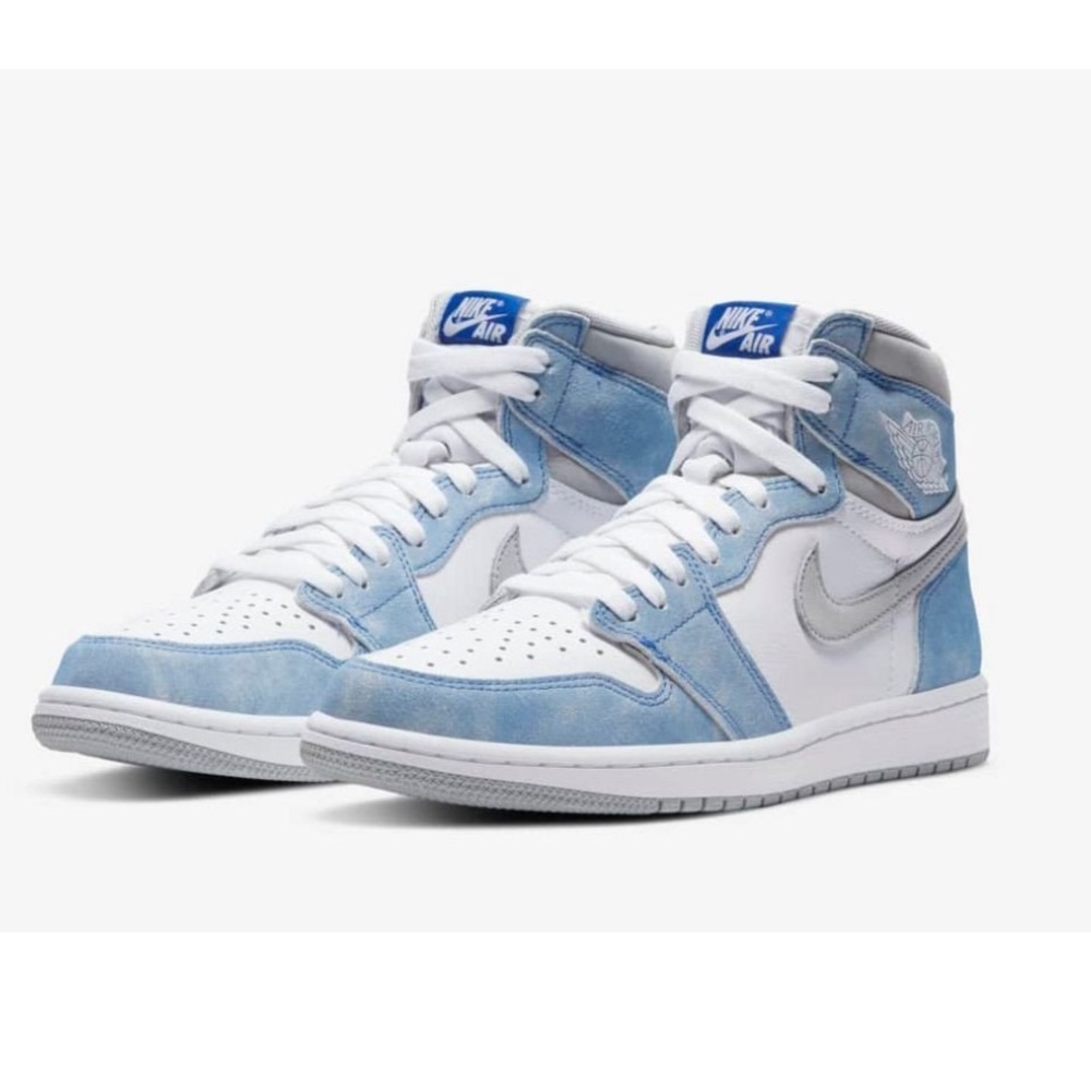 Air Jordan 1 Retro Hyper Royal